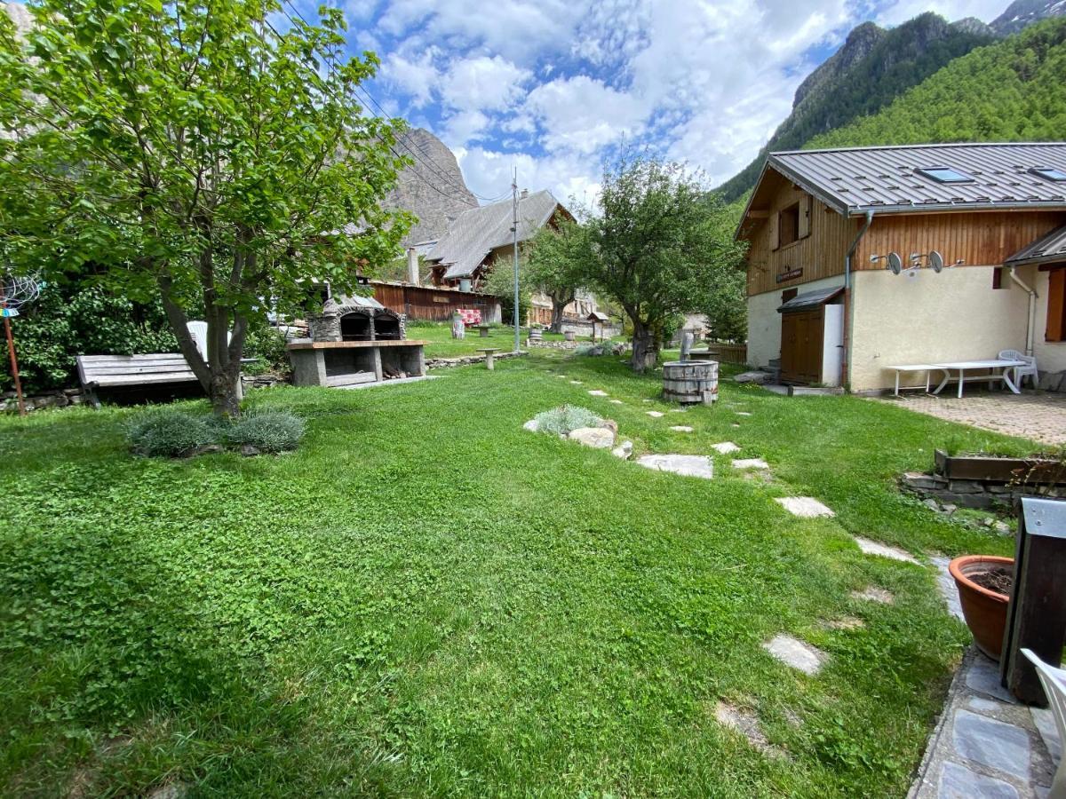 LE GENEPI bel appartement avec terrasse dans vieille ferme de montagne rénovée Les Orres Esterno foto
