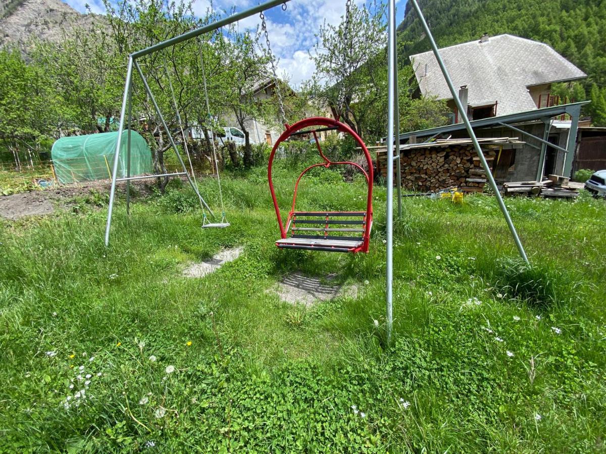 LE GENEPI bel appartement avec terrasse dans vieille ferme de montagne rénovée Les Orres Esterno foto