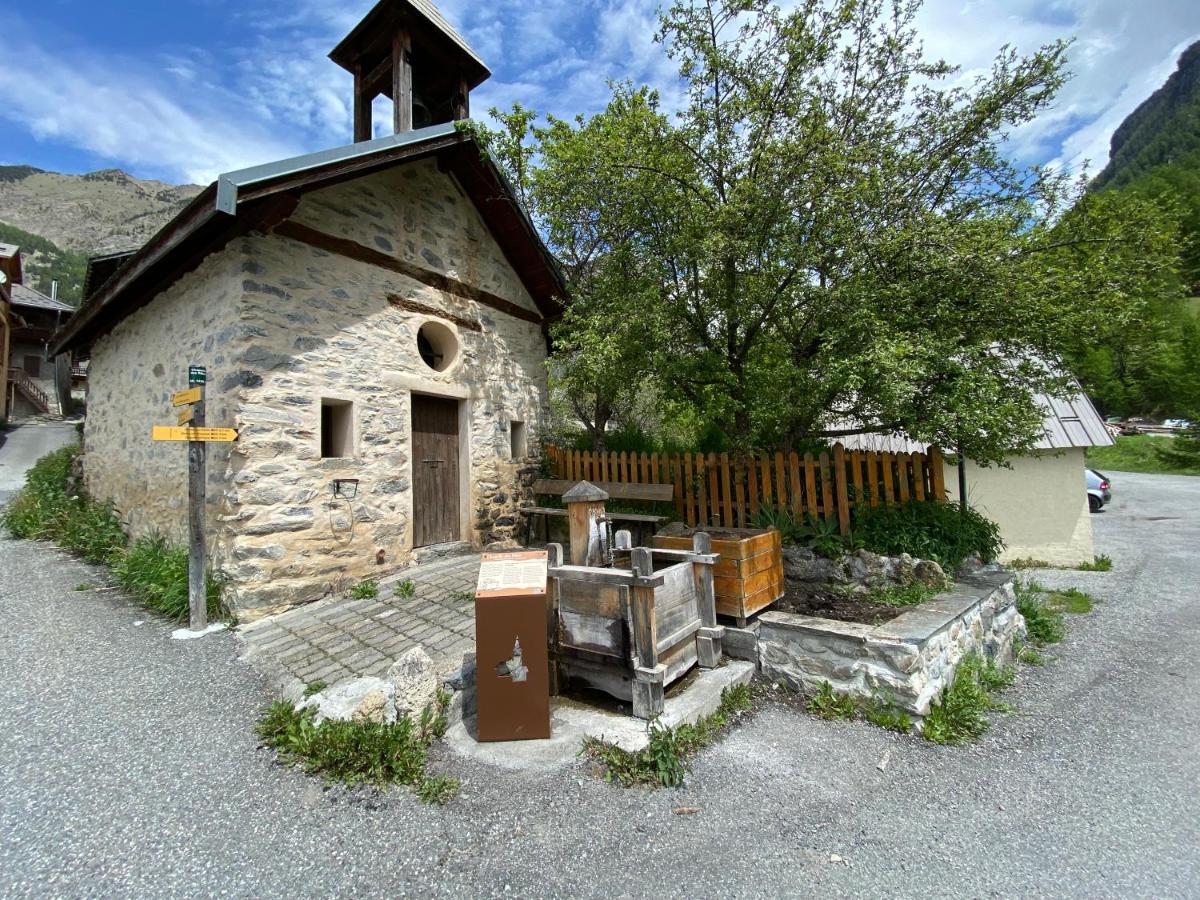 LE GENEPI bel appartement avec terrasse dans vieille ferme de montagne rénovée Les Orres Esterno foto