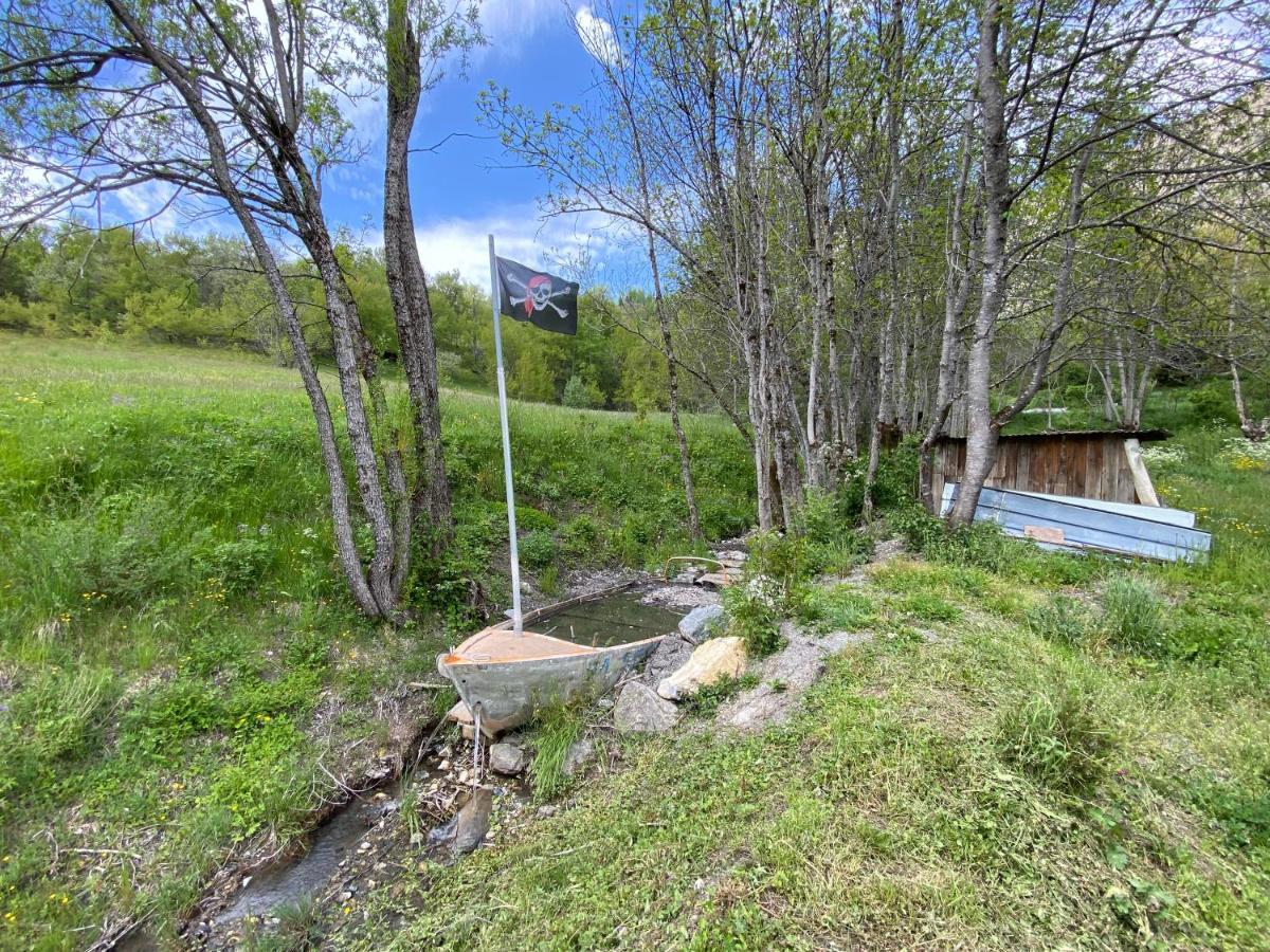 LE GENEPI bel appartement avec terrasse dans vieille ferme de montagne rénovée Les Orres Esterno foto