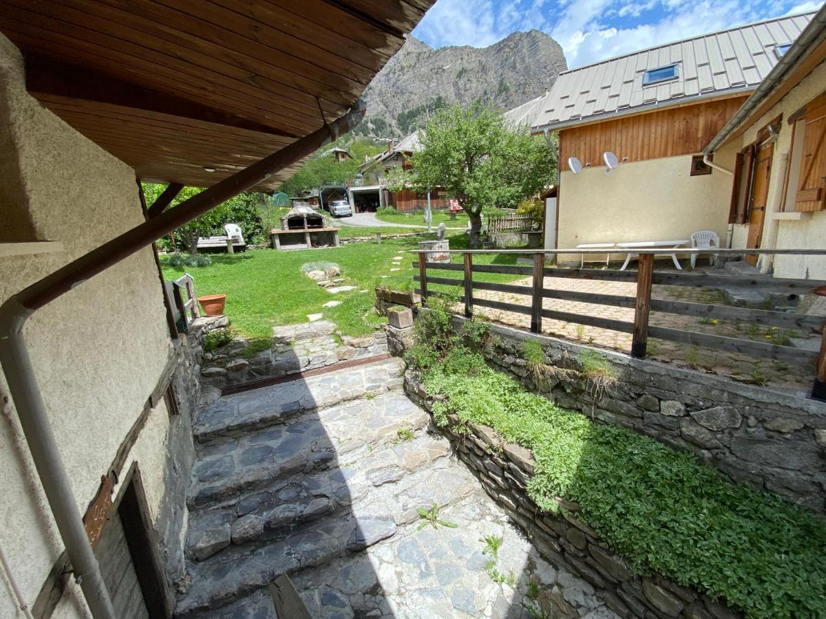 LE GENEPI bel appartement avec terrasse dans vieille ferme de montagne rénovée Les Orres Esterno foto
