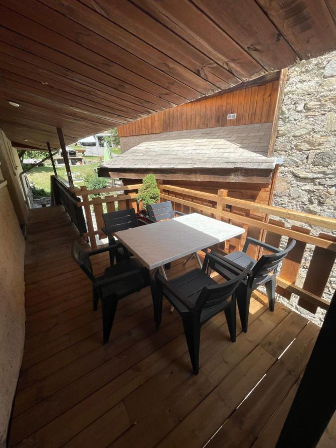 LE GENEPI bel appartement avec terrasse dans vieille ferme de montagne rénovée Les Orres Esterno foto