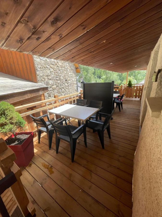 LE GENEPI bel appartement avec terrasse dans vieille ferme de montagne rénovée Les Orres Esterno foto