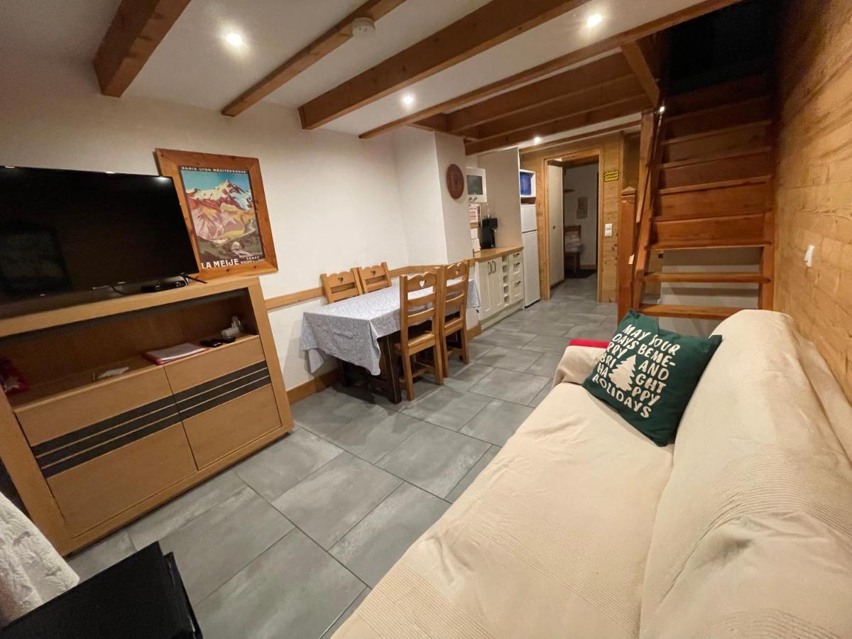 LE GENEPI bel appartement avec terrasse dans vieille ferme de montagne rénovée Les Orres Esterno foto